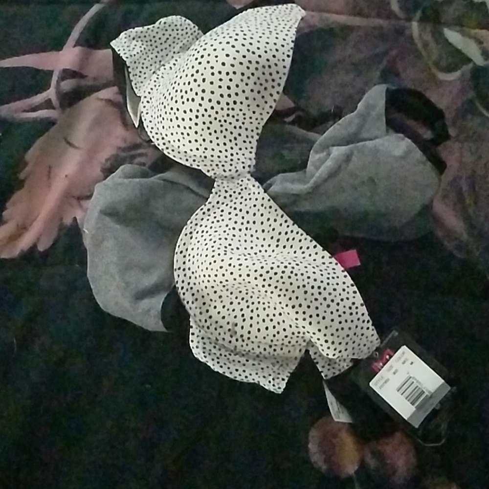 2 brand new bras